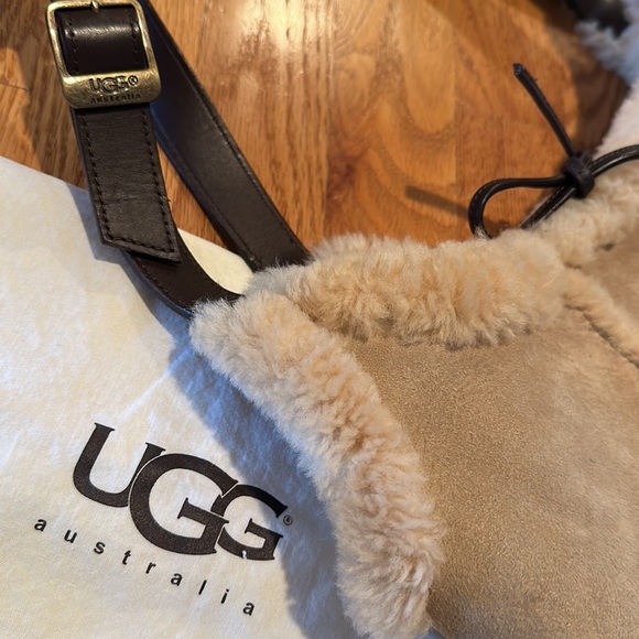UGG Australia Sheepskin Suede and Shearling Hobo Bag w/pouch - Picture 4 of 15
